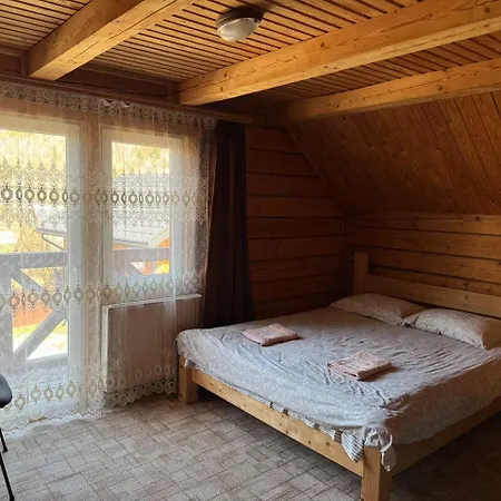 Konukevi гуцульський двір